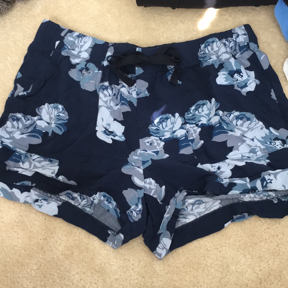 Floral navy shorts